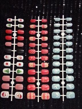 3 sets of press-on/glue-on medium length Christmas fingernails 72 Pieces!